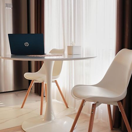 Lovely 1-Bedroom Rental Unit In Downtown Doesjanbe Buitenkant foto
